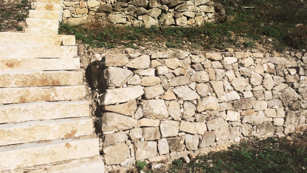 LB-Aussenanlagen-Mauer-02